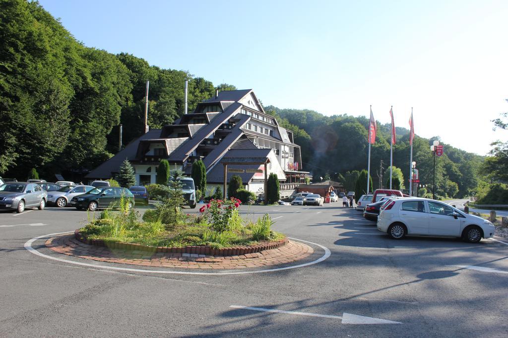 Hotel Fantanita Haiducului Bradu  ภายนอก รูปภาพ